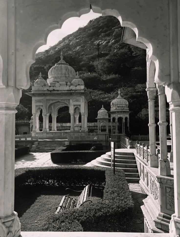 An Indian pavilion framed by a carved arch
